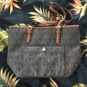 BROWN MICHAEL KORS MONOGRAM BAG